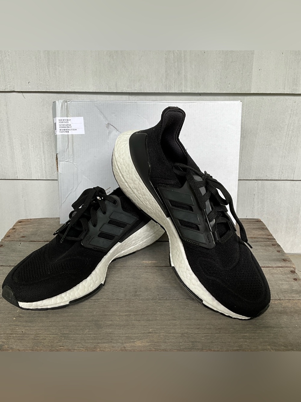 New Adidas Black Ultraboost 22 Running Shoes Women's Size 8 - Picture 3 of 10